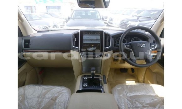 Acheter Import Voiture Toyota Land Cruiser Blanc à Import - Dubai, Ali Sabieh Region Acheter Import Voiture Toyota Land Cruiser Blanc à Import - Dubai, Ali Sabieh Region