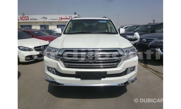 Acheter Import Voiture Toyota Land Cruiser Blanc à Import - Dubai, Ali Sabieh Region Acheter Import Voiture Toyota Land Cruiser Blanc à Import - Dubai, Ali Sabieh Region
