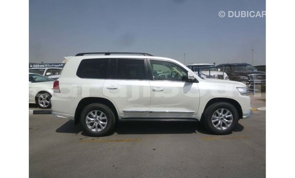 Acheter Import Voiture Toyota Land Cruiser Blanc à Import - Dubai, Ali Sabieh Region Acheter Import Voiture Toyota Land Cruiser Blanc à Import - Dubai, Ali Sabieh Region