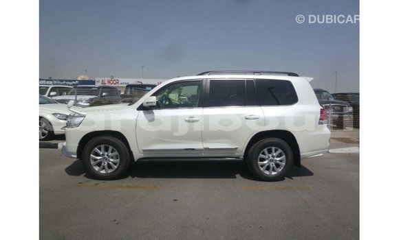 Acheter Import Voiture Toyota Land Cruiser Blanc à Import - Dubai, Ali Sabieh Region Acheter Import Voiture Toyota Land Cruiser Blanc à Import - Dubai, Ali Sabieh Region