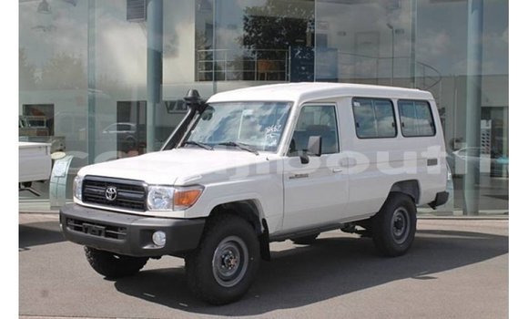 Acheter Import Voiture Toyota Land Cruiser Blanc à Import - Dubai, Ali Sabieh Region Acheter Import Voiture Toyota Land Cruiser Blanc à Import - Dubai, Ali Sabieh Region