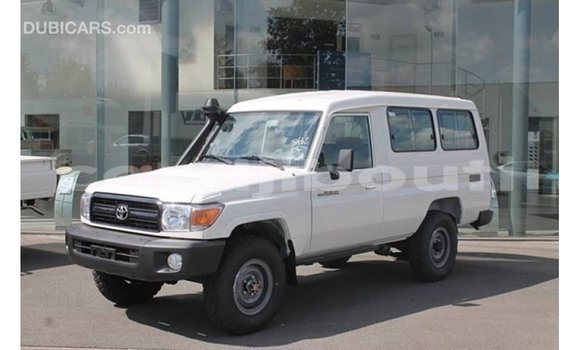 Acheter Import Voiture Toyota Land Cruiser Blanc à Import - Dubai, Ali Sabieh Region Acheter Import Voiture Toyota Land Cruiser Blanc à Import - Dubai, Ali Sabieh Region
