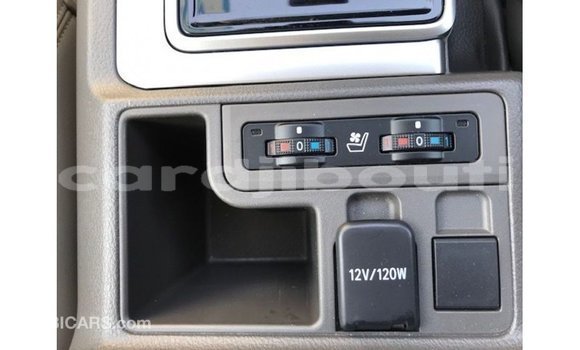 Acheter Import Voiture Toyota Prado Blanc à Import - Dubai, Ali Sabieh Region Acheter Import Voiture Toyota Prado Blanc à Import - Dubai, Ali Sabieh Region