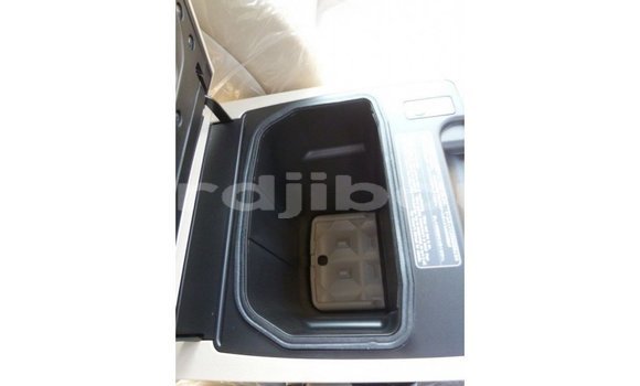 Acheter Import Voiture Toyota Land Cruiser Noir à Import - Dubai, Ali Sabieh Region Acheter Import Voiture Toyota Land Cruiser Noir à Import - Dubai, Ali Sabieh Region