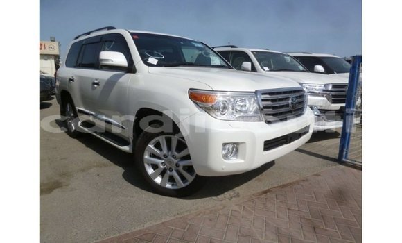 Acheter Import Voiture Toyota Land Cruiser Blanc à Import - Dubai, Ali Sabieh Region Acheter Import Voiture Toyota Land Cruiser Blanc à Import - Dubai, Ali Sabieh Region
