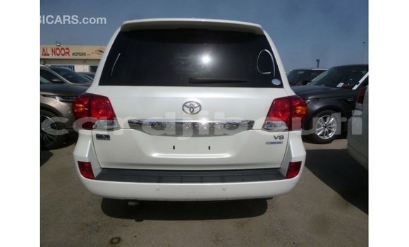 Acheter Import Voiture Toyota Land Cruiser Blanc à Import - Dubai, Ali Sabieh Region Acheter Import Voiture Toyota Land Cruiser Blanc à Import - Dubai, Ali Sabieh Region