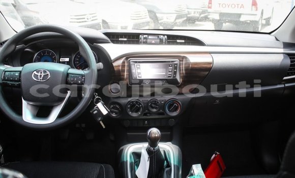 Acheter Import Voiture Toyota Hilux Blanc à Import - Dubai, Ali Sabieh Region Acheter Import Voiture Toyota Hilux Blanc à Import - Dubai, Ali Sabieh Region