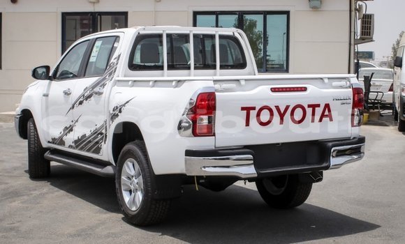Acheter Import Voiture Toyota Hilux Blanc à Import - Dubai, Ali Sabieh Region Acheter Import Voiture Toyota Hilux Blanc à Import - Dubai, Ali Sabieh Region