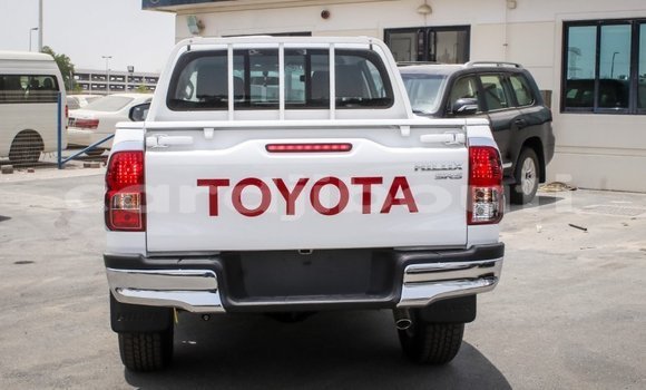 Acheter Import Voiture Toyota Hilux Blanc à Import - Dubai, Ali Sabieh Region Acheter Import Voiture Toyota Hilux Blanc à Import - Dubai, Ali Sabieh Region