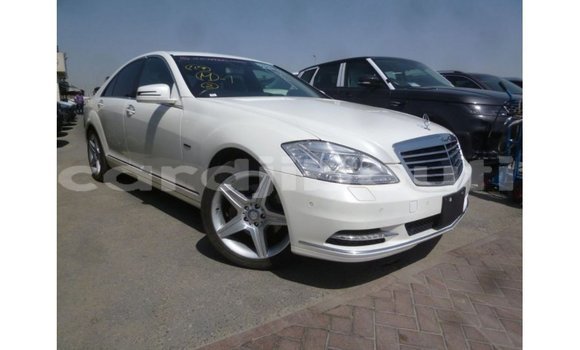 Acheter Import Voiture Mercedes-Benz 190 Blanc à Import - Dubai, Ali Sabieh Region Acheter Import Voiture Mercedes-Benz 190 Blanc à Import - Dubai, Ali Sabieh Region