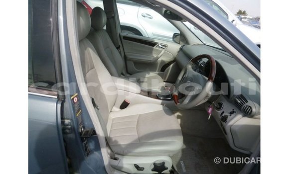 Acheter Import Voiture Mercedes-Benz 190 Bleu à Import - Dubai, Ali Sabieh Region Acheter Import Voiture Mercedes-Benz 190 Bleu à Import - Dubai, Ali Sabieh Region