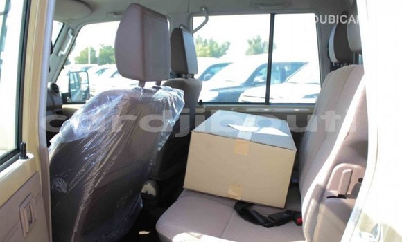 Acheter Import Voiture Toyota Land Cruiser Beige à Import - Dubai, Ali Sabieh Region Acheter Import Voiture Toyota Land Cruiser Beige à Import - Dubai, Ali Sabieh Region
