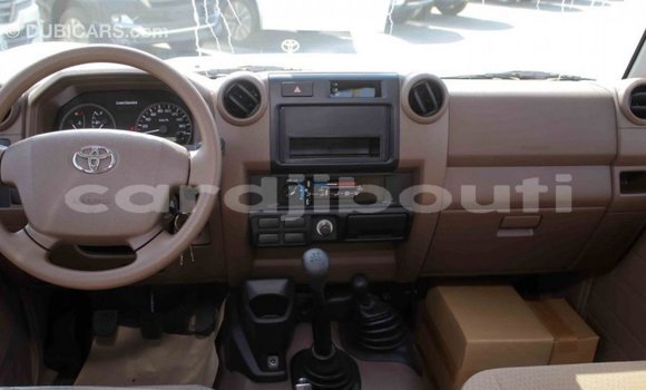 Acheter Import Voiture Toyota Land Cruiser Beige à Import - Dubai, Ali Sabieh Region Acheter Import Voiture Toyota Land Cruiser Beige à Import - Dubai, Ali Sabieh Region