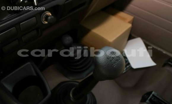 Acheter Import Voiture Toyota Land Cruiser Beige à Import - Dubai, Ali Sabieh Region Acheter Import Voiture Toyota Land Cruiser Beige à Import - Dubai, Ali Sabieh Region