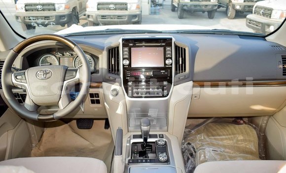 Buy Import Toyota Land Cruiser White Car in Import - Dubai in Ali Sabieh Region Buy Import Toyota Land Cruiser White Car in Import - Dubai in Ali Sabieh Region