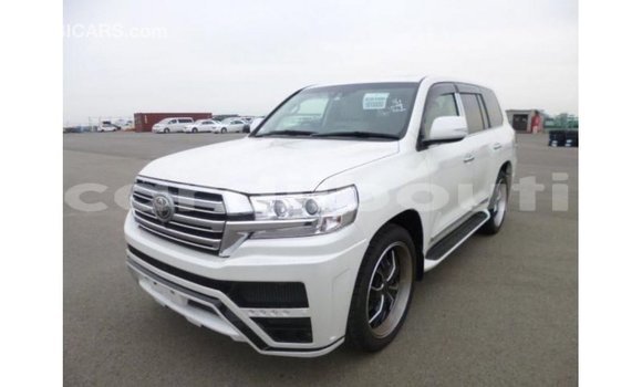 Acheter Import Voiture Toyota Land Cruiser Blanc à Import - Dubai, Ali Sabieh Region Acheter Import Voiture Toyota Land Cruiser Blanc à Import - Dubai, Ali Sabieh Region