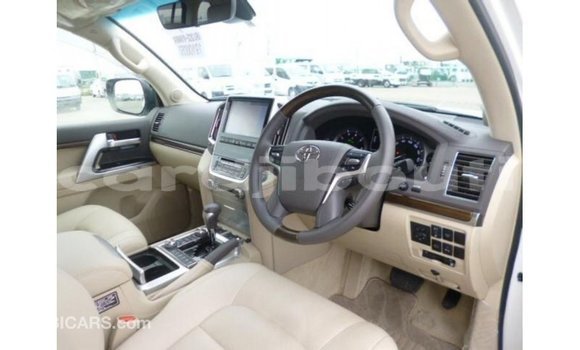 Acheter Import Voiture Toyota Land Cruiser Blanc à Import - Dubai, Ali Sabieh Region Acheter Import Voiture Toyota Land Cruiser Blanc à Import - Dubai, Ali Sabieh Region
