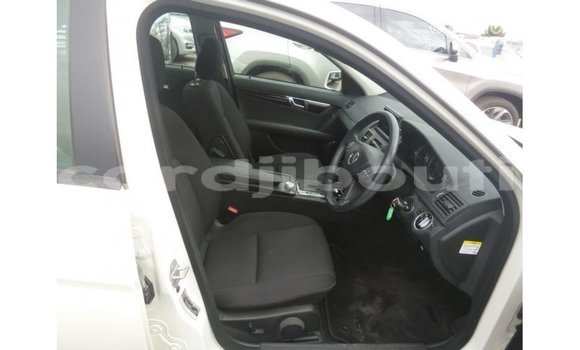 Acheter Import Voiture Mercedes-Benz 200 Blanc à Import - Dubai, Ali Sabieh Region Acheter Import Voiture Mercedes-Benz 200 Blanc à Import - Dubai, Ali Sabieh Region