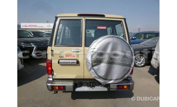 Acheter Import Voiture Toyota Land Cruiser Beige à Import - Dubai, Ali Sabieh Region Acheter Import Voiture Toyota Land Cruiser Beige à Import - Dubai, Ali Sabieh Region