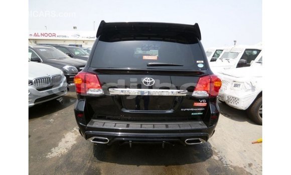 Acheter Import Voiture Toyota Land Cruiser Noir à Import - Dubai, Ali Sabieh Region Acheter Import Voiture Toyota Land Cruiser Noir à Import - Dubai, Ali Sabieh Region
