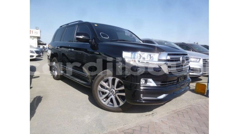 Big with watermark toyota land cruiser ali sabieh region import dubai 2325