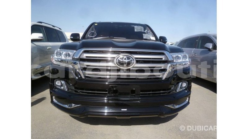 Big with watermark toyota land cruiser ali sabieh region import dubai 2325