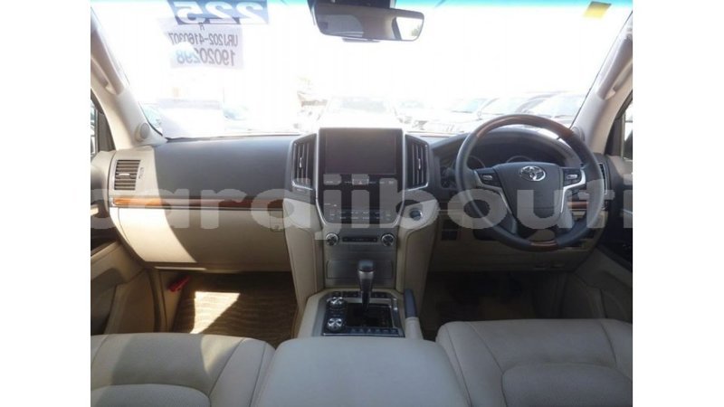 Big with watermark toyota land cruiser ali sabieh region import dubai 2325