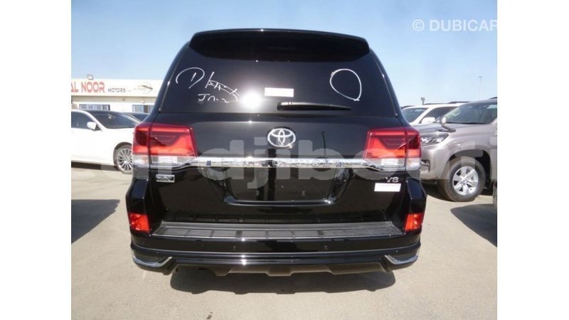 Big with watermark toyota land cruiser ali sabieh region import dubai 2325