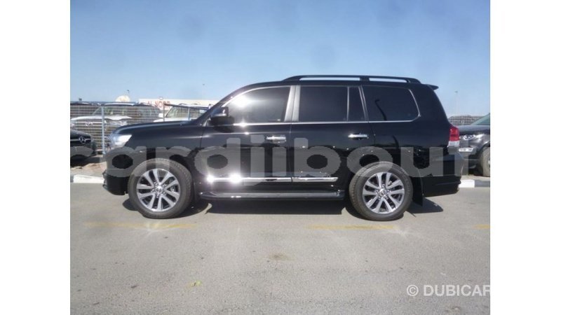 Big with watermark toyota land cruiser ali sabieh region import dubai 2325