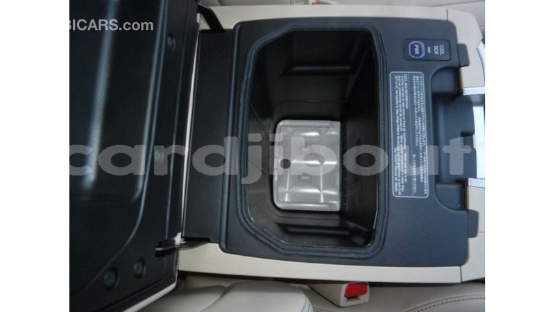 Big with watermark toyota land cruiser ali sabieh region import dubai 2325