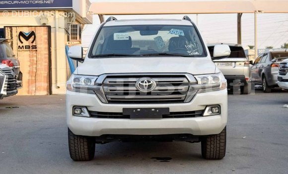 Acheter Import Voiture Toyota Land Cruiser Blanc à Import - Dubai, Ali Sabieh Region Acheter Import Voiture Toyota Land Cruiser Blanc à Import - Dubai, Ali Sabieh Region