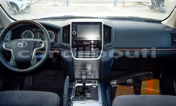 Acheter Import Voiture Toyota Land Cruiser Blanc à Import - Dubai, Ali Sabieh Region Acheter Import Voiture Toyota Land Cruiser Blanc à Import - Dubai, Ali Sabieh Region