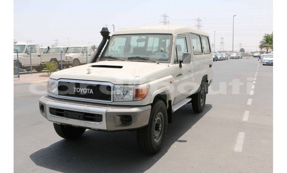 Buy Import Toyota Land Cruiser White Car in Import - Dubai in Ali Sabieh Region Buy Import Toyota Land Cruiser White Car in Import - Dubai in Ali Sabieh Region