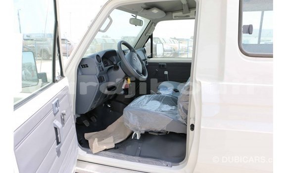 Buy Import Toyota Land Cruiser White Car in Import - Dubai in Ali Sabieh Region Buy Import Toyota Land Cruiser White Car in Import - Dubai in Ali Sabieh Region