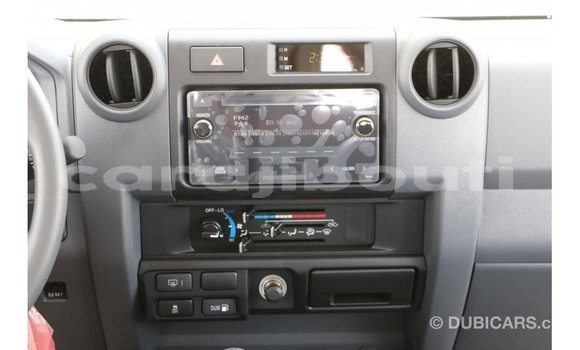 Buy Import Toyota Land Cruiser White Car in Import - Dubai in Ali Sabieh Region Buy Import Toyota Land Cruiser White Car in Import - Dubai in Ali Sabieh Region