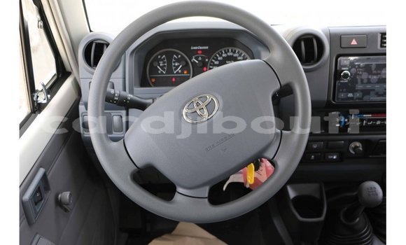 Buy Import Toyota Land Cruiser White Car in Import - Dubai in Ali Sabieh Region Buy Import Toyota Land Cruiser White Car in Import - Dubai in Ali Sabieh Region