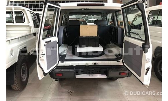 Acheter Import Voiture Toyota Land Cruiser Blanc à Import - Dubai, Ali Sabieh Region Acheter Import Voiture Toyota Land Cruiser Blanc à Import - Dubai, Ali Sabieh Region