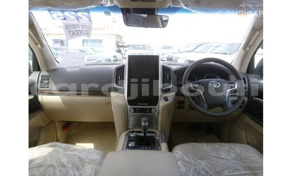 Acheter Import Voiture Toyota Land Cruiser Blanc à Import - Dubai, Ali Sabieh Region Acheter Import Voiture Toyota Land Cruiser Blanc à Import - Dubai, Ali Sabieh Region