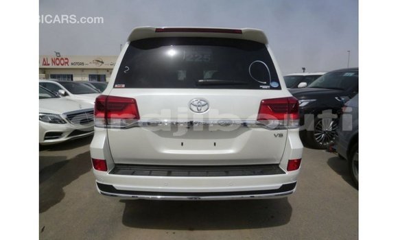 Acheter Import Voiture Toyota Land Cruiser Blanc à Import - Dubai, Ali Sabieh Region Acheter Import Voiture Toyota Land Cruiser Blanc à Import - Dubai, Ali Sabieh Region