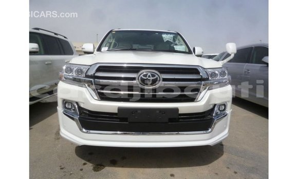 Acheter Import Voiture Toyota Land Cruiser Blanc à Import - Dubai, Ali Sabieh Region Acheter Import Voiture Toyota Land Cruiser Blanc à Import - Dubai, Ali Sabieh Region