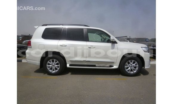 Acheter Import Voiture Toyota Land Cruiser Blanc à Import - Dubai, Ali Sabieh Region Acheter Import Voiture Toyota Land Cruiser Blanc à Import - Dubai, Ali Sabieh Region
