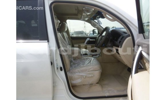 Acheter Import Voiture Toyota Land Cruiser Blanc à Import - Dubai, Ali Sabieh Region Acheter Import Voiture Toyota Land Cruiser Blanc à Import - Dubai, Ali Sabieh Region