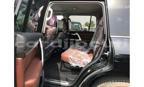 Acheter Import Voiture Toyota Land Cruiser Noir à Import - Dubai, Ali Sabieh Region Acheter Import Voiture Toyota Land Cruiser Noir à Import - Dubai, Ali Sabieh Region