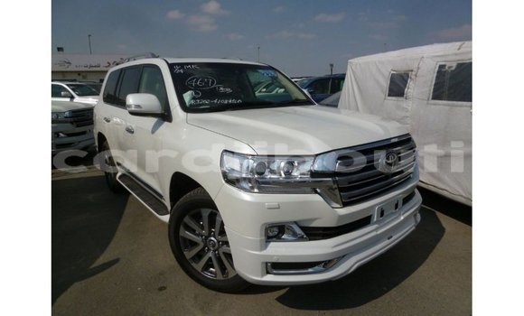 Acheter Import Voiture Toyota Land Cruiser Blanc à Import - Dubai, Ali Sabieh Region Acheter Import Voiture Toyota Land Cruiser Blanc à Import - Dubai, Ali Sabieh Region