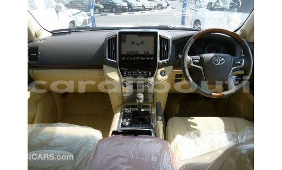 Acheter Import Voiture Toyota Land Cruiser Blanc à Import - Dubai, Ali Sabieh Region Acheter Import Voiture Toyota Land Cruiser Blanc à Import - Dubai, Ali Sabieh Region