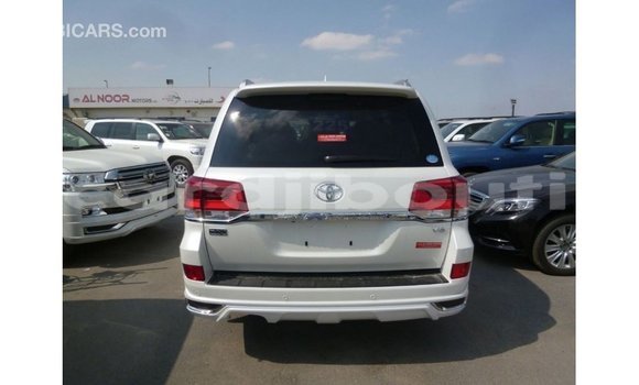 Acheter Import Voiture Toyota Land Cruiser Blanc à Import - Dubai, Ali Sabieh Region Acheter Import Voiture Toyota Land Cruiser Blanc à Import - Dubai, Ali Sabieh Region