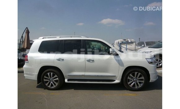 Acheter Import Voiture Toyota Land Cruiser Blanc à Import - Dubai, Ali Sabieh Region Acheter Import Voiture Toyota Land Cruiser Blanc à Import - Dubai, Ali Sabieh Region