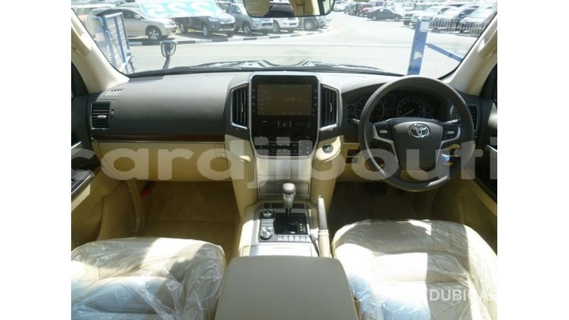 Big with watermark toyota land cruiser ali sabieh region import dubai 2344