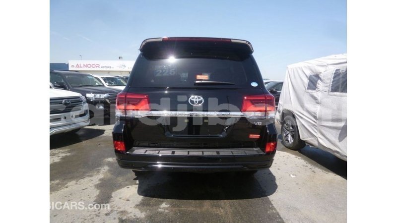 Big with watermark toyota land cruiser ali sabieh region import dubai 2344