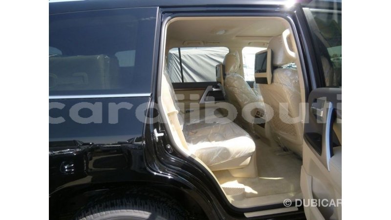 Big with watermark toyota land cruiser ali sabieh region import dubai 2344